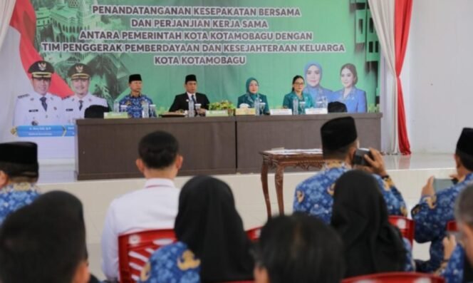 
Pemkot Kotamobagu Bangun Sinergitas Melalui Penandatangan MoU Bersama TP PKK