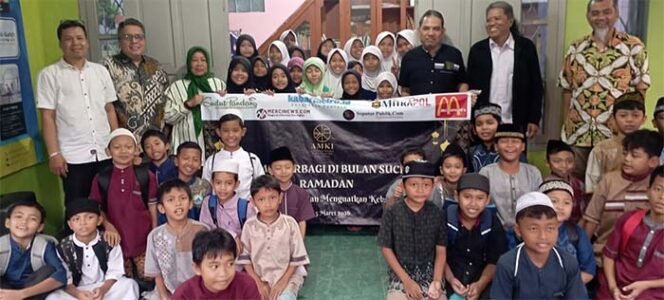 
AMKI Bagikan Paket Makanan di Bulan Suci, Hadirkan Kebahagiaan Bagi Anak Yatim Yayasan Al-Kahfi