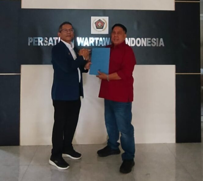 
Merson Simbolon Resmi Mendaftar Calon Ketua PWI Sulut Masa Bakti 2026–2031