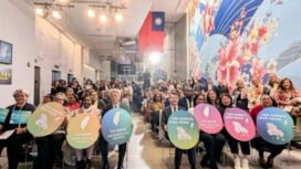 Para pejabat dan tamu undangan berfoto bersama dalam acara “Taiwan Women's Power Night” di New York AS pada 13 Maret 2026 (Foto: Dok. TETO)