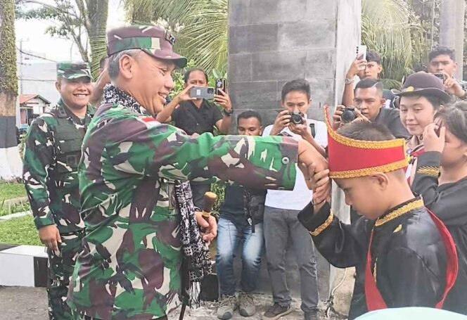
Kunjungan Kerja ke Bitung, Pangdam XIII/Merdeka Dorong Prajurit Tingkatkan Kemanunggalan dengan Rakyat