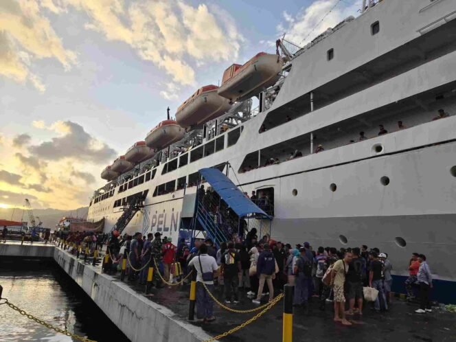 
Lonjakan Penumpang Kapal Laut Jelang Lebaran, KM Sinabung Berangkat dari Bitung dengan 3.025 Orang
