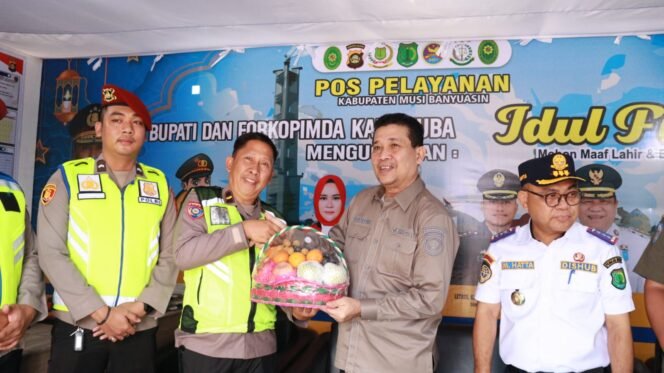 
Sekda Muba Tinjau Posko Mudik,Pastikan Layanan Optimal dan Humanis untuk Pemudik