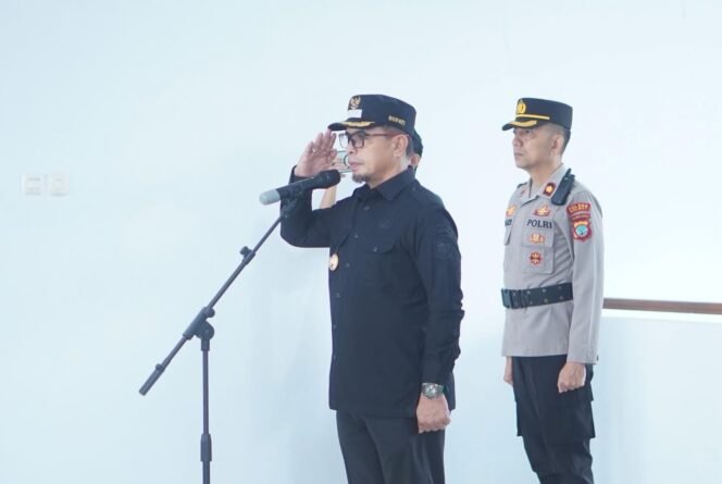 
Bupati Sirajudin Lasena Pimpin Gelar Apel Operasi Ketupat 2026