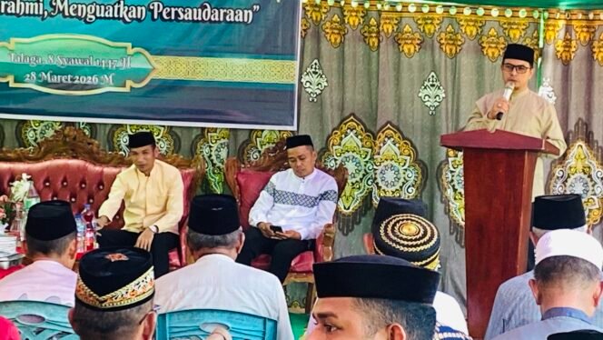
Bupati Bolmong Utara Menghadiri Halal Bihalal Desa Talaga Guna Mempererat Persaudaraan ( Ukuwah)