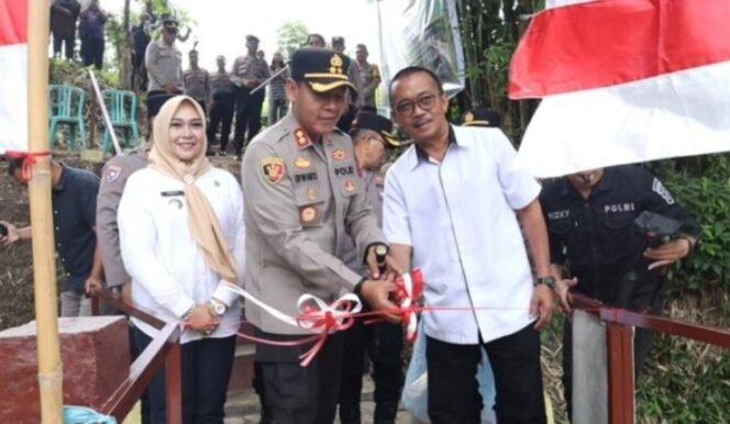 
Resmikan Jembatan MOTABI, Kapolres Irwanto Tuai Pujian Warga