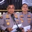 Foto : Kepala Divisi Humas Polri, Johnny Eddizon Isir saat menyampaikan keterangan Pers