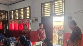 Foto - Kadis Dikbud Manado Peter Assa ST.M.Sc .Ph.D (tengah) dan Sek Dikbud Lidwine Tombuku S.STP ( kanan) dan Kepsek Riva Rori S.Pd.M.Pd
