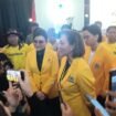 Foto - Ketua Golkar Sulut Yang Baru MEP (kanan) dan Ketua Dewan Pertimbangan Golkal Sulut CEP ( kiri) saat konprensi Pers usai Musda Golkar Sabtu 11 April 2026 jam 24 .00 wita