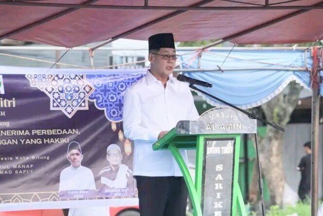 
Wali Kota Bitung, Hengky Honandar dalam sambutannya di pelaksanaan Shalat Ied 1447 Hijriah di Pusat Kota, Kec Maesa