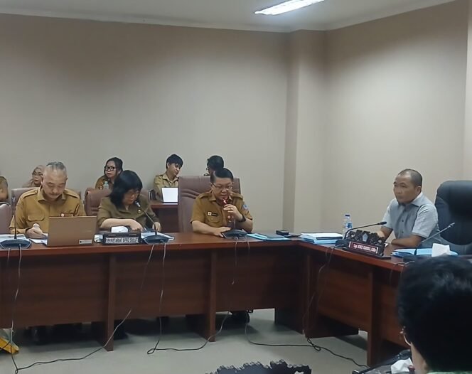 
Sukses Pimpin Rapat Pansus LKPJ Cap.Ramly Kandoli Apresiasi SKPD Provinsi Sulut