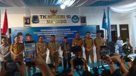 Foto - Mendikdasmen Prof Dr Abdul Mu'ti M.Ed dan Gubernur Sulut Yulius Selvanus SE ( tengah) bersama Bupati dan Walikota