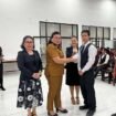 Foto - Kepsek SMK Negeri 1 Manado ( tengah) didampingi Ketua Panitia UKK 2026 Dra Helly Pandey M.Si ( kiri) dan Siswa Peserta UKK ( kanan)