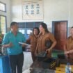 Foto - Kepala Cabang Dikda Minut dan Bitung Debby Mamangkey S.Pd.M.Pd didampingi Kepsek SMK Negeri 2 Bitung Meryanti Taengetan S.Pd ( tengah) dan Staf ( kanan) saat pantau UKK