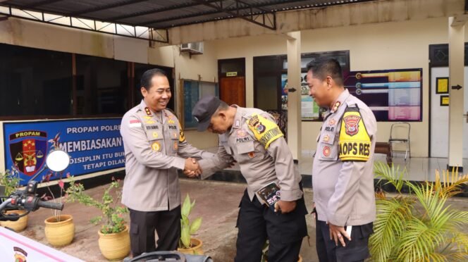 
Bertemu Kapolda NTT, Memacu Bripka Sumantri Untuk Terus Bekerja Maksimal