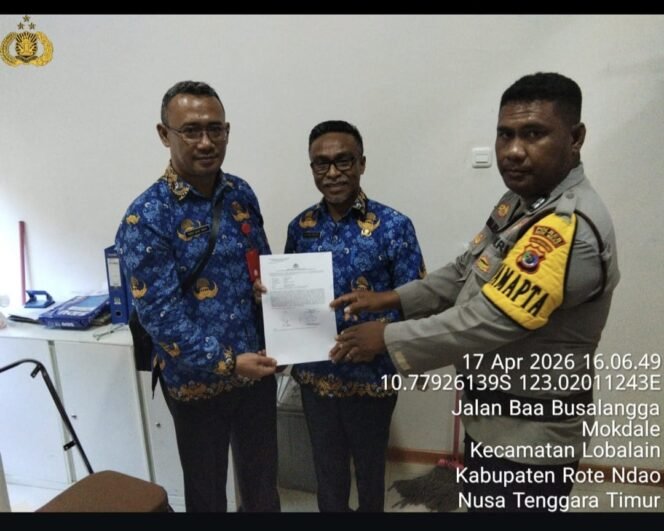 
Resmi! Sekretaris DPRD Rote Ndao Laporkan Aksi Anarkis Pengrusakan Pintu Gerbang ke Polres