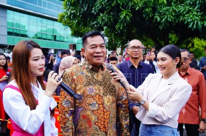 
Audisi D’Academy 8 Membludak di Muba,Bupati Toha Suntik Semangat Ribuan peserta