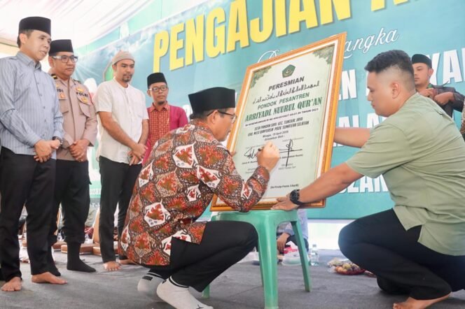 
Wabup Muba Kyai Abdur Rohman Meresmikan Ponpes Arriyadl Nurul Qur’an,Dorong SDM Unggul Berahlak