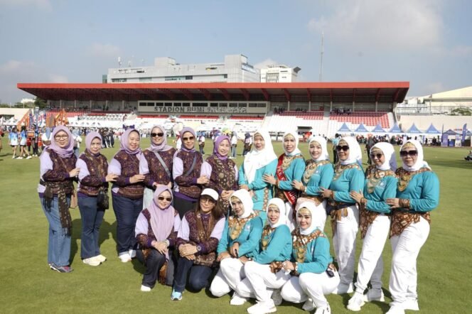 
Gerak Bersama Ribuan Peserta,Staf Ahli TP PKK dan Ketua DWP Muba Tampil Antusias di KRIYA 2026