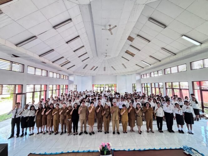 
Foto - 208 Siswa SMK Negeri 1 Tondano dan Guru guru serta Penguji UKK