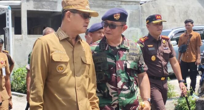 
Wali Kota Bitung Apresiasi Bedah Rumah TNI AL