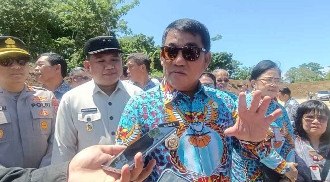 
Kunjungan Kerja Gubernur Sulut, Yulius Selvanus di dampingi Wakil Walikota Bitung, Randito Maringka di Kawasan Ekonomi Khusus. Kamis(30/04/26)