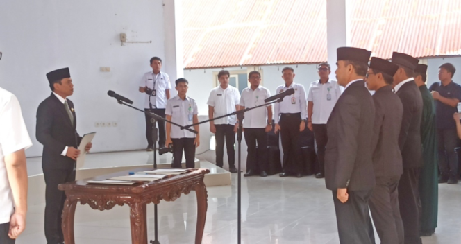 
Penyegaran Jabatan, Wali Kota Weny Gaib Lantik Sejumlah Pejabat Eselon II