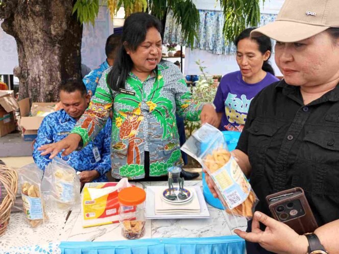 
SMPN 7 Bitung Tampil sebagai Pelopor UMKM Pelajar, Produk dibeli Wisatawan Asing