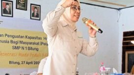 Kabid Instrumen dan Penguatan HAM Kanwil KemenHAM Sulteng dalam
Kegiatan penguatan HAM di SMP Negeri 1 Bitung diikuti ratusan siswa