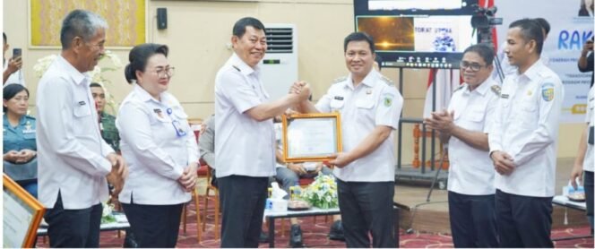 
Pemkab Bolmong Raih Penghargaan Terbanyak Ajang Rakorda Kemendugbangga Sulawesi Utara