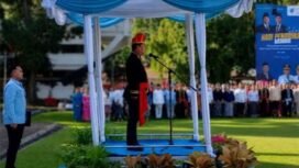 Foto Istimewa - Gubernur Sulut Yulius Selvanus SE Saat Menjadi Inspektur Upacara Hardiknas Sabtu (2/5) di Halaman Kantor Gubernur