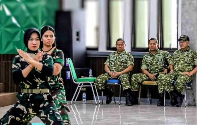 
Kasdam XIX/TT Pantau Langsung Persiapan Atlet Pencak Silat Militer Hadapi Lomba Virtual TNI AD