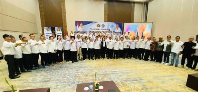 
Foto Istimewa- Pengurus PWI Sulut Periode 2026- 2031 Yang Dilantik Ketua Umum PWI Pusat Akhmad Munir dihadiri Gubernur Sulut Yulius Selvanus SE ( tengah)