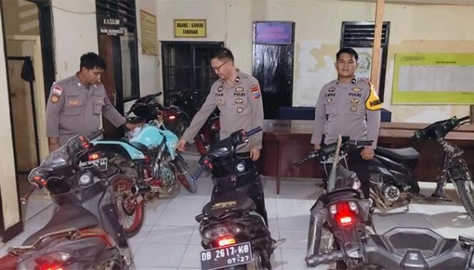 
Foto: Tampak sejumlah kendaraan roda dua yang di razia menggunakan knlapot brong.