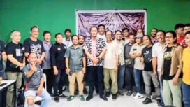 Foto bersama Kajari Bitung, Erwin Widihanton bersama pers biro Bitung
