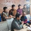 Foto : Lilik Hardiyanto (Duduk Kanan), Area Manager Communication, Relation & CSR Pertamina Patra Niaga Regional Sulawesi, dan Angga Yudiwinata Putra (Duduk Kiri) Sales Area Manager Retail Sulutgo (Sulawesi Utara dan Gorontalo) PT Pertamina Patra Niaga, saat konferensi pers dengan Wartawan, Rabu, 20/05/2026