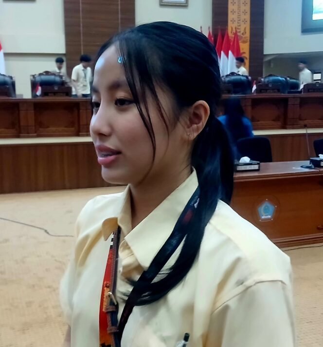 
Anabelle Angouw Bangga Kunjungi Kantor DPRD Sulut Bersama Ratusan Siswa MIS