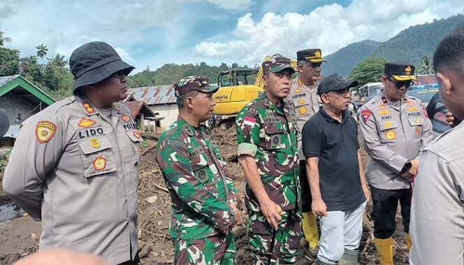
Danrem 131/Santiago Tinjau dan Berikan Dukungan Moril Kepada Masyarakat Korban Banjir di Bolmong