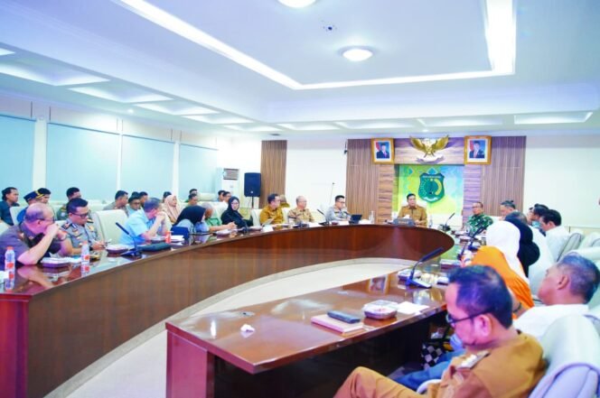 
Bupati Toha Pimpin Finalisasi Ikrar Bersama Implementasi Permen ESDM 14/2025