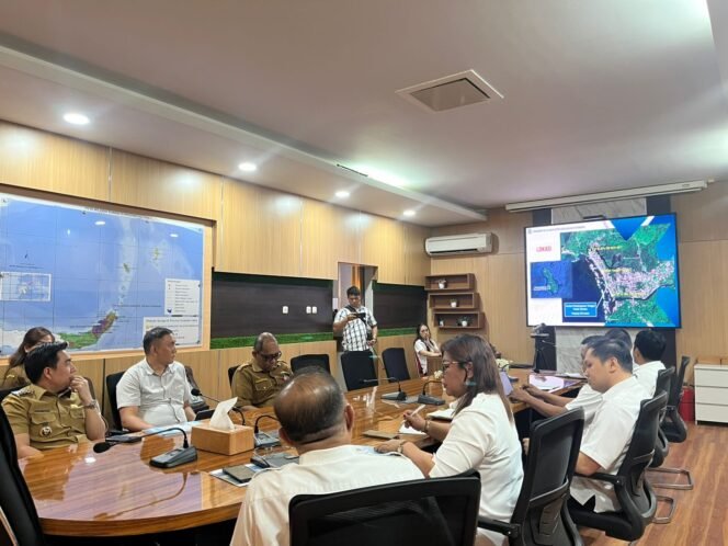 
Abrasi Mendesak, Bupati Sangihe Serahkan Proposal Tanggul Pantai ke BWS Sulawesi I