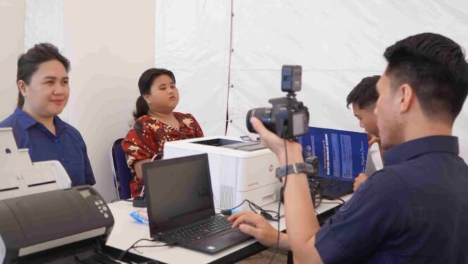 
Imigrasi Bitung Gelar Layanan Paspor Simpatik di Car Free Day Megamas Manado