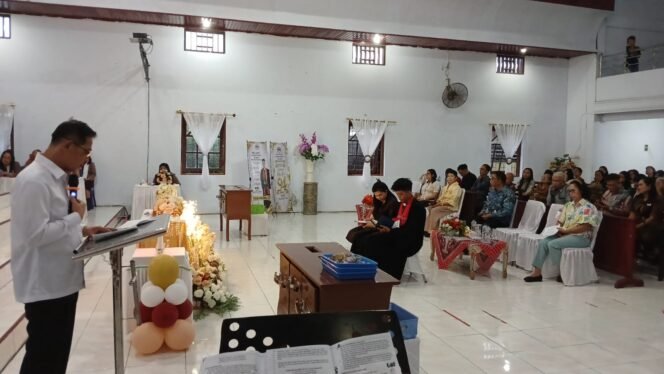 
Walikota Hengky Honandar Hadiri Ibadah Syukur HUT ke-94 Jemaat GMIM Maranatha Tewaan 