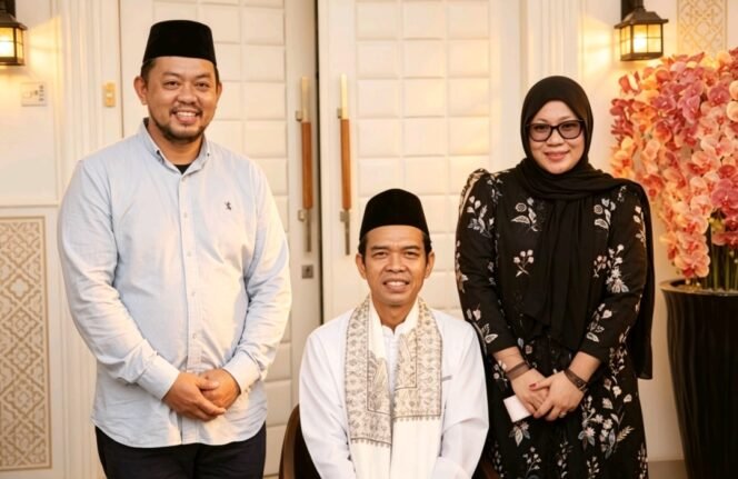 
Ustadz Abdul Somad Temui dan Doakan Rahman Salehe Beserta Keluarga