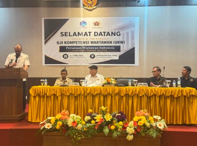 
Buka UKW PWI Konsel, Kadis Kominfo Sebut Wartawan Mitra Stategis Pemerintah Daerah