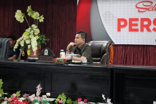 
Ketua sementara DPRD saat memimpin RDP dengan Pemda Sitaro