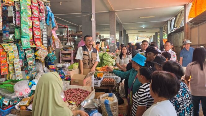 
Senator SBANL Kunjungi  Pasar Ratahan