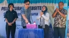 Foto : Bupati Michael Thungari saat peluncuran website SMP Negeri 1 Tahuna