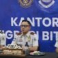 Kepala Kantor Imigrasi Kelas II TPI Bitung, Ruri Hariri Roesman mengikuti pengarahan Direktur Jenderal Imigrasi terkait penguatan integritas dan peningkatan pelayanan publik.