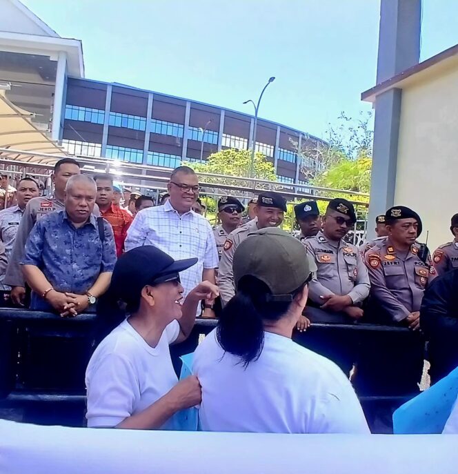 
Koalisi Mapalus Pra-Gib Deklarasikan Dukungan Penuh untuk Prabowo-Gibran dan Program Asta Cita di Kantor DPRD Sulut