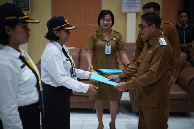 
Bekal Pengabdian Dimulai, Plt. Bupati Sitaro Lepas CPNS dengan Pesan Profesionalisme